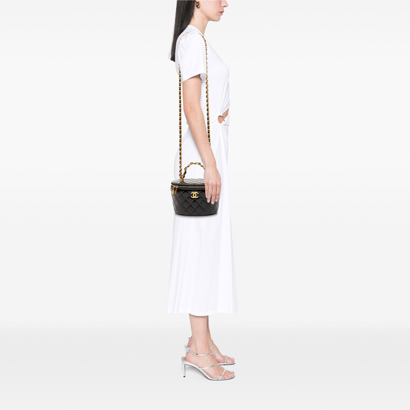 Pre-Loved Chanel Quilted Patent Afternoon Tea Vanity Case with Chain - Picture 8 of 8